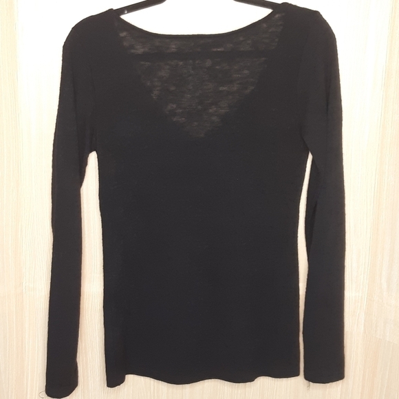 Young at Heart thin soft V-Neck sweater. Medium - Picture 2 of 6